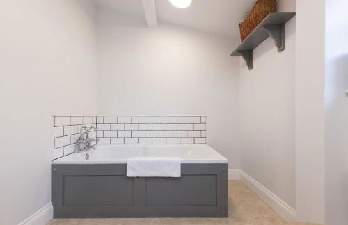 House & Annexe Sleeps 18 Heated Pool - Photo 54