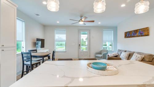 Modern Waveland Home with Deck - Walk to the Beach! - Foto 5