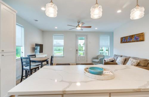 Modern Waveland Home with Deck - Walk to the Beach! - Foto 5