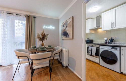 2BR - Balcony & Parking near Canary Wharf Sleeps 6 - Foto 4