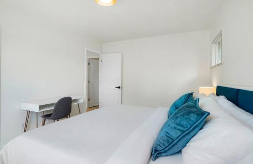 Large Home, 2 Living Rooms, Great for Family/Pets! - Foto 27