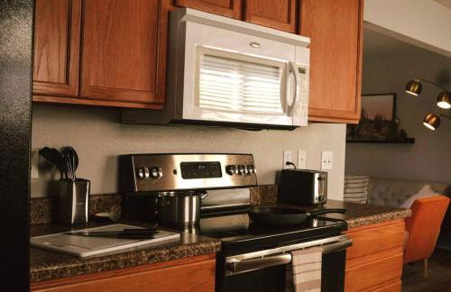 McKinley House Prime - Pool, Patio and Garage - Photo 12