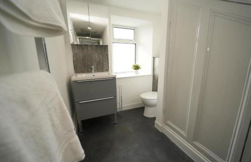 Immaculate 1-bed Apartment in Merthyr Tydfil - Photo 13