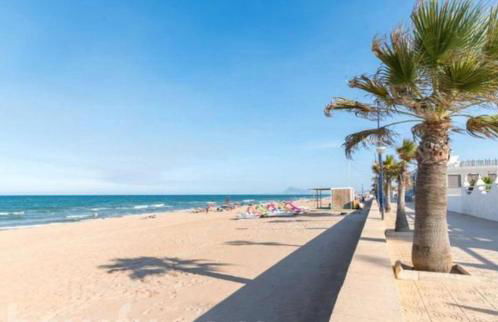 Apartamento en Primera Línea de Playa y Muy Céntrico - Foto 4