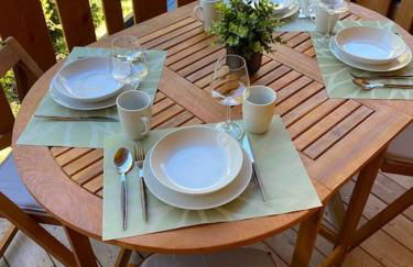 Gorgeous 2 bedroom, 2 full bath, ski in apartment! Winner of 2025 and 2024 Traveller Award! - Photo 24