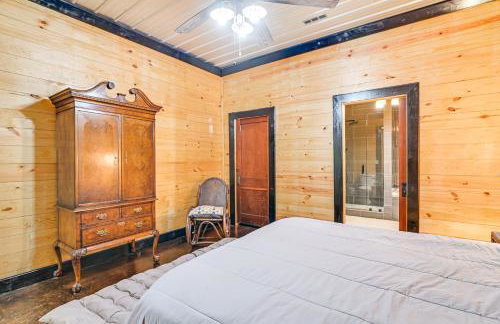 Upscale Getaway on Smith Lake with Boat Dock - Foto 28