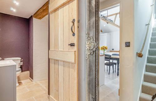 Queens Barn - Photo 22