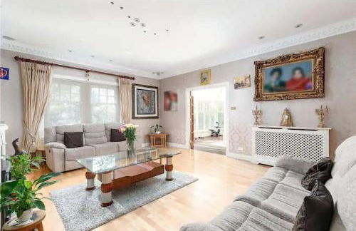 Superb 5 bedroom Villa 16 mins from City Centre - Foto 9