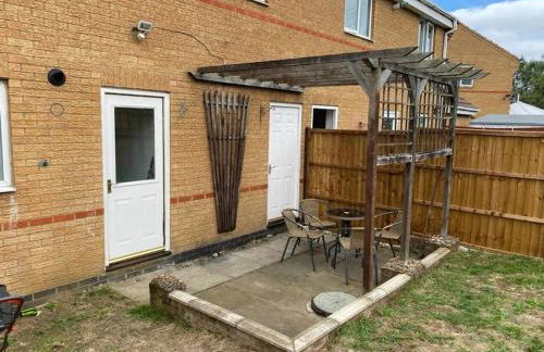 Charming Home in Wellingborough - Photo 23