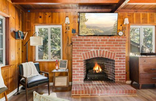 Cute Romantic Cabin With Hot Tub 5 Min from Lake - Foto 9