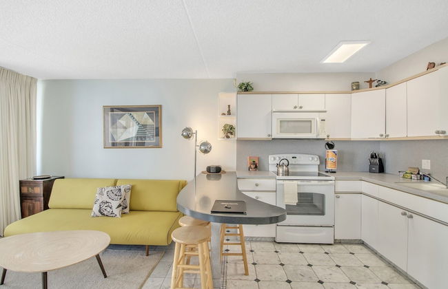 High Rise Ocean View Waikiki Condo, FREE Parking & Wi-Fi by Koko Resort Vacation Rentals - Foto 18