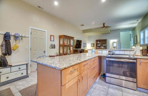 Cascade Cabin Hideaway with Views, half Mi to Lake - Foto 8