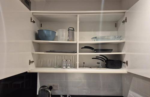 Sapphire Luxe- Basingstoke Sleeps 4 with Free Parking - Foto 17