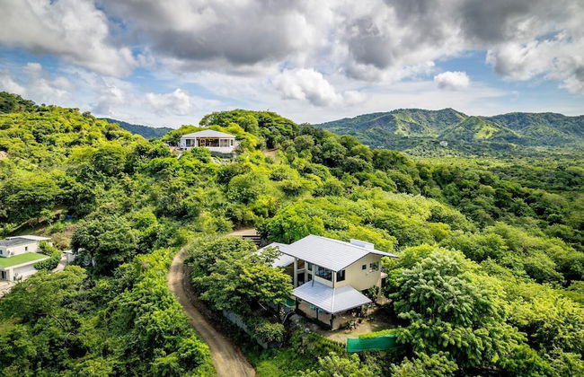 Nostalgic Retro Home on Luxurious Lot with a Private Infinity Pool and Ocean Views - Photo 31