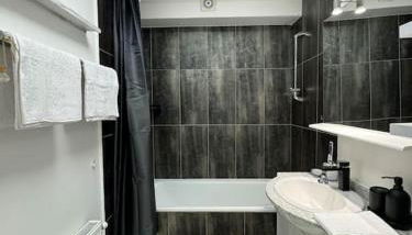 Confort et charme aux Arcades - Foto 2