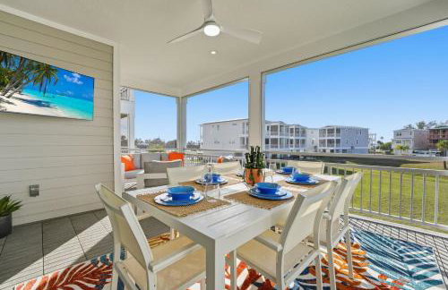 New Listing Discounts! Canal Home-Heated Pool, Game Room, Tesla Charger, & More - Foto 4