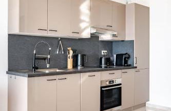 Luxury Apartment with Sea View and Private Beach Access - Photo 6