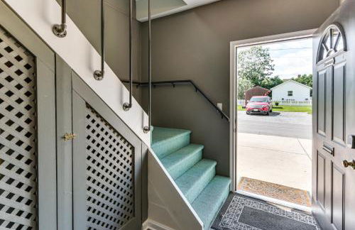 Walk to Town Charming Unit with Balcony in Bedford! - Foto 19