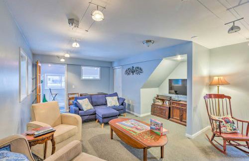 Elegant Stone Cottage Steps to Crystal Lake Beach - Foto 4