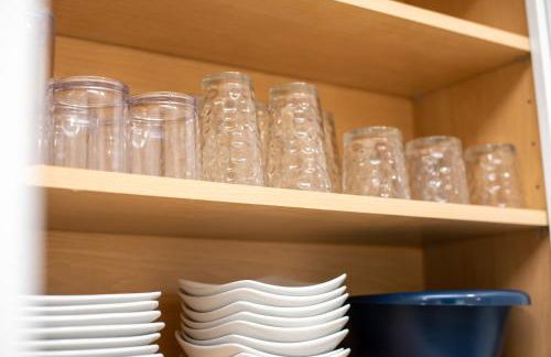 Beautiful 6 bed 3 bath home in quiet neighborhood - Foto 9