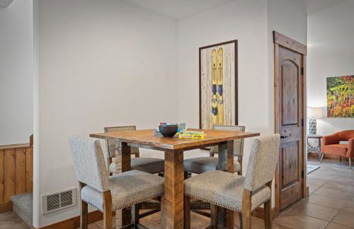 Teton Melody by KABINO Partial Air Conditioning Hot Tub FirePit Foosball Telescope Games WiFi Grill Mtn Views - Foto 34