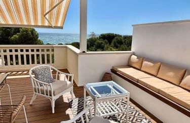 Beachfront, pool, air conditioning, 3 bedrooms, sea view - Photo 1