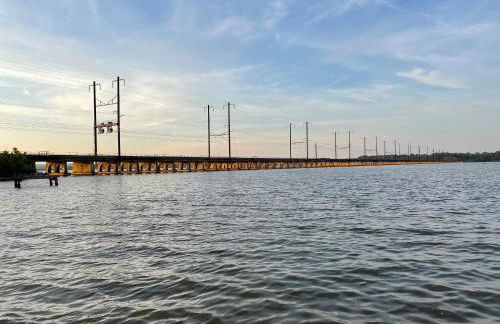 Waterfront Home with Private Beach, Stunning Views - Foto 73