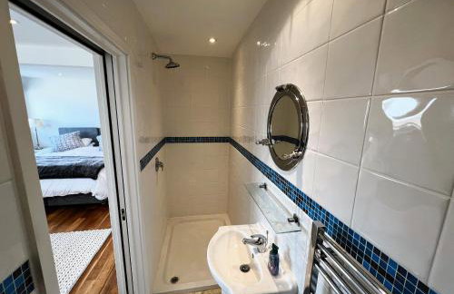 North Quay - Pet friendly Luxury Townhouse overlooking Bembridge Harbour - Photo 37