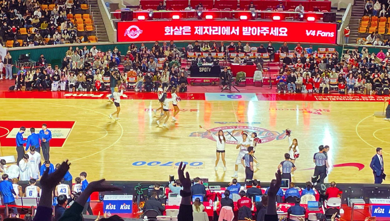 Baseball or Basketball Game Tickets + Korean Meal - Foto 1