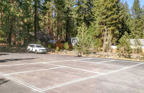 Dog-Friendly Kings Beach Log Cabin with Hot Tub! - Foto 36