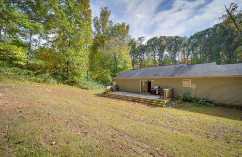 Candler Home with Large Deck Hike, Bike and Unwind! - Foto 25