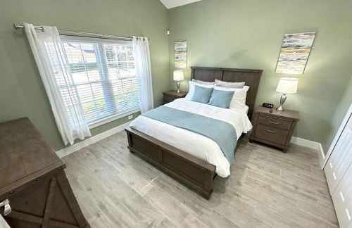 BRAND NEW! Lakefront 9BR Pool Hot Tub Outdoor Kitchen BBQ Theater 2 miles Disney - Foto 11