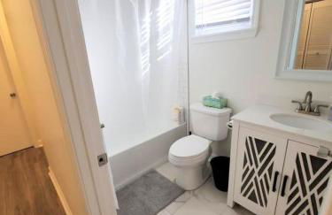 LakewoodLyon Park Renovated Cottage Near Duke 26A - Foto 2