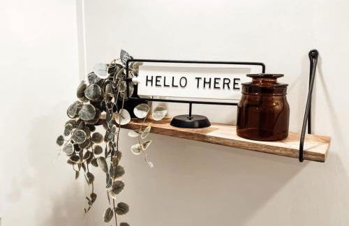 Stay Portland - The Graffiti Alley Tiny House - Food, Art & Beer - Photo 5