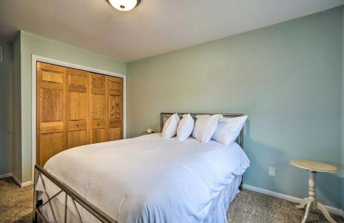 Immaculate Family Townhome - Walk to Beach! - Foto 24