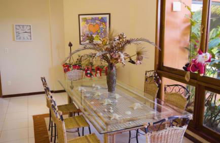 Belíssima Casa com extensa área externa - piscina, sauna, churrasqueira e campo de futebol - com 5 suítes e a 500 metros da Rua das Pedras - Foto 28