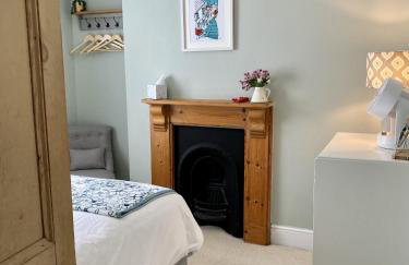 Spacious, seaside, Victorian home "Bay View Terrace", Penzance - Photo 4