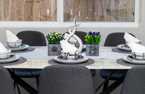 Pasadena Charming Vacation Home with Hot Jacuzzi - Photo 53