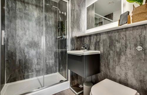 Luxury City Escape - Brand New Stylish 2 Bedroom Apartment with Parking - Foto 6