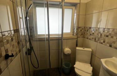 White Guest - Foto 14