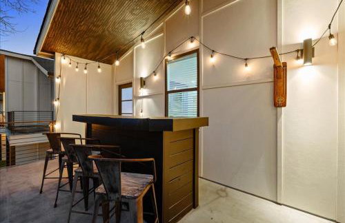 Nash House & Bars of Broadway with Patio Bar and Views! 8min Downtown! Sleeps 12! - Foto 43