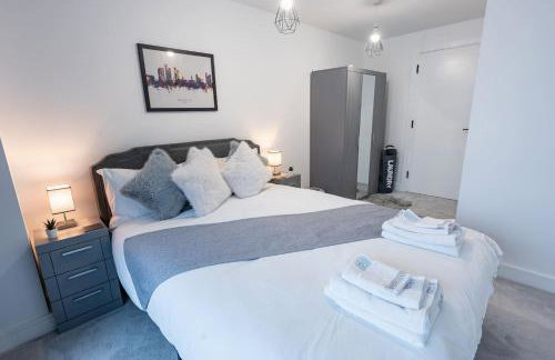 Luxury City Centre Flat with Balcony by Kammili Properties - Photo 16