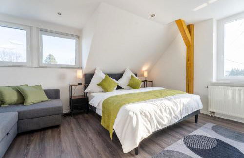 Moderne Doppelhaushälfte mit Garten & Terrasse I Free Wifi I Free Parking - Foto 1