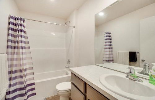 Walk to The Plains Golf Course Getaway in Cheney! - Foto 19