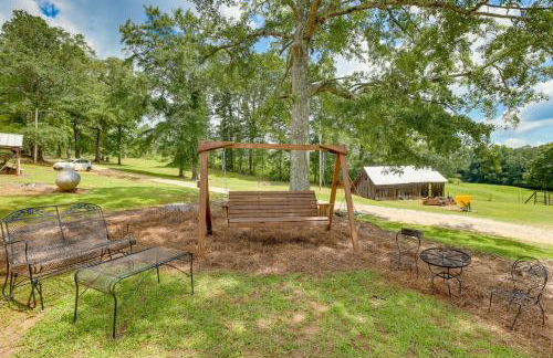 2 Mi to Lake Lineville Farmhouse with Fire Pit - Foto 24