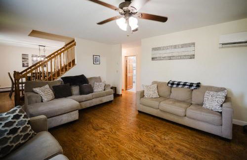 Spacious Country Home, Hot Tub, Fire Pit, Deck - Foto 16