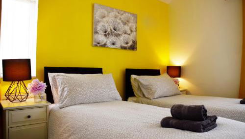 1FG Dreams Unlimited Serviced Accommodation- Staines - Heathrow - Foto 5, towels