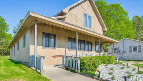 2 Living Areas! Cedar Home 11 Mi to Mt Holiday Ski - Foto 2