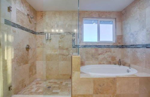 Large Pool Home on Two Acres with Views! - Foto 11