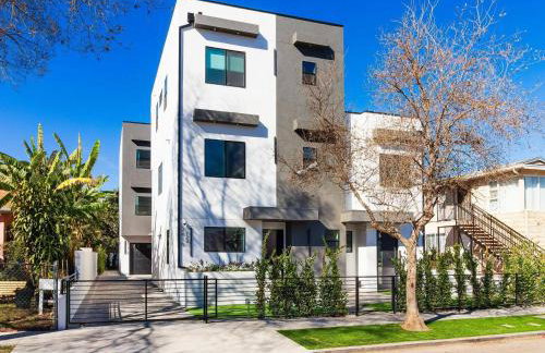 Modern Luxe Retreat Three-Bedroom #4 - Photo 44